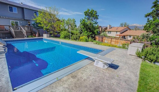 6BR with Pool & Water Slide, Hot Tub, Peak View