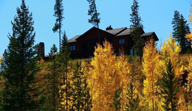 7 Acre Mountain Retreat: 7 bdrms 7.5 ba gourmet kitchen; ski raft hike fish bike