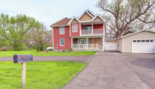 7 Mi to Cedar Point: Retreat w/Hot Tub & Gazebo
