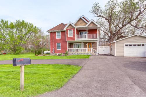 7 Mi to Cedar Point: Retreat w/Hot Tub & Gazebo