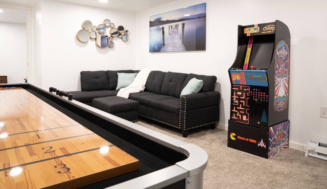 7 min to HOF and Hospitals with Game Room