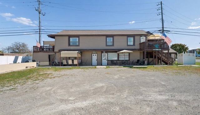 8 bedrooms/3 kitchens, 3.1 bathrooms-Seasonal Pool located off site