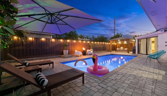 8 Mins to Beach Front Promenade-Pool-King Bed-BBQ-Games