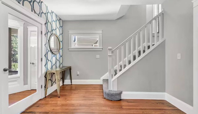 9 BR Movie Theater Duplex Near Cleveland Clinic!