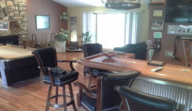 900 Sq Ft, Vaulted Greatroom, Spots (Wet) Bar, Luxurious, Hardwood Flooring