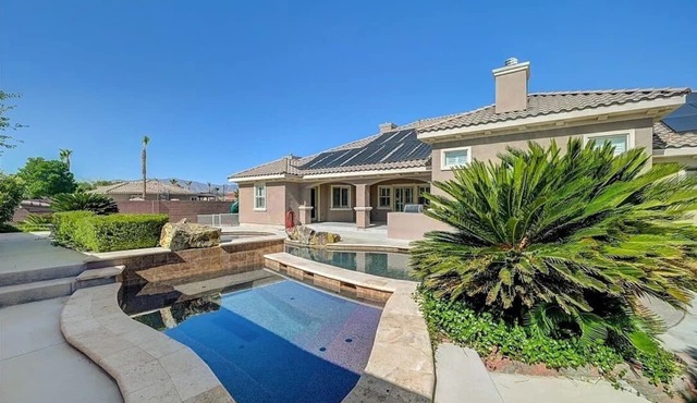 9BR/5BA Exquisite Villa - Beach-Entry Pool, Spa, Pickleball ★