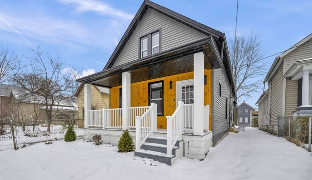A cozy home away from home when visiting family and friends in town. Laid back, chill and quiet. Inside noises must be maintained as home is very close to adjacent homes.