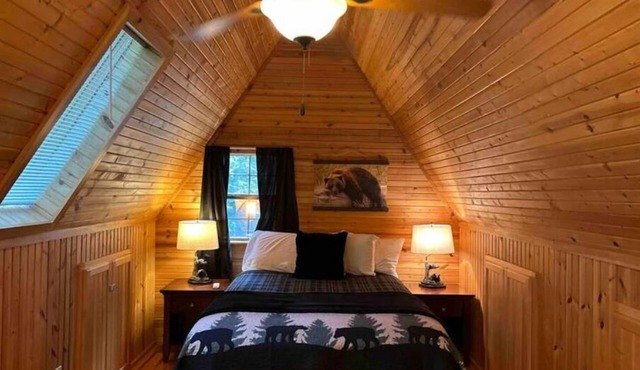 A Still Point Cabin and HOT TUB!