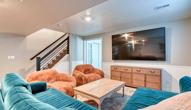 Abode, family friendly, close to Air Force Academy