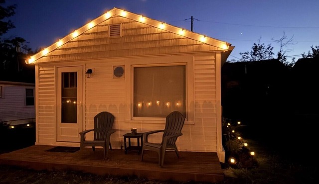 Adorable and Cozy GOTL Cottage - Pet Friendly