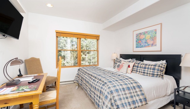Affordable Lock-Off Hotel Room With Amenities