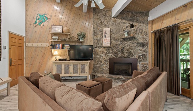 Air Conditioning + Steps to Slopes - Pool, Hot Tubs, Sauna, Fitness Center