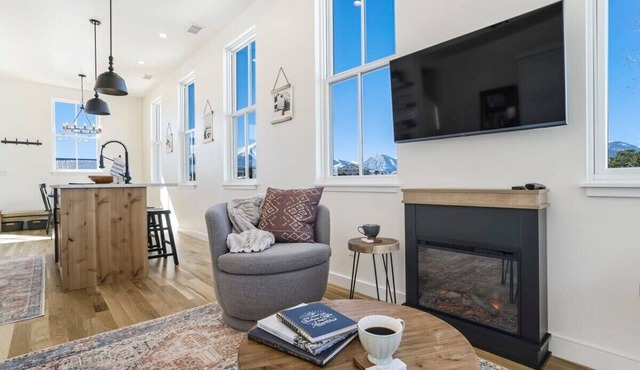 Alpine Estate! DT Villa w 3 Full Kitchens & Views!