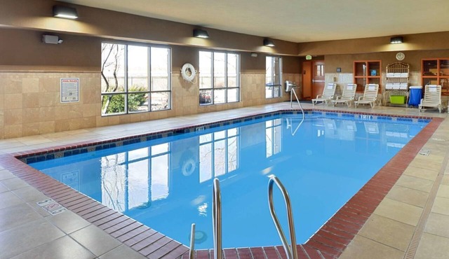 Always a Great Idea To Unwind! Indoor Pool, Pets Are Welcome, Free Parking!