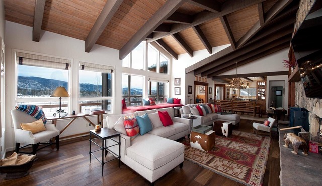 Amazing Luxury Home - Views/Hot Tub/Fire Pit/Ping Pong - 3 Miles to Purg