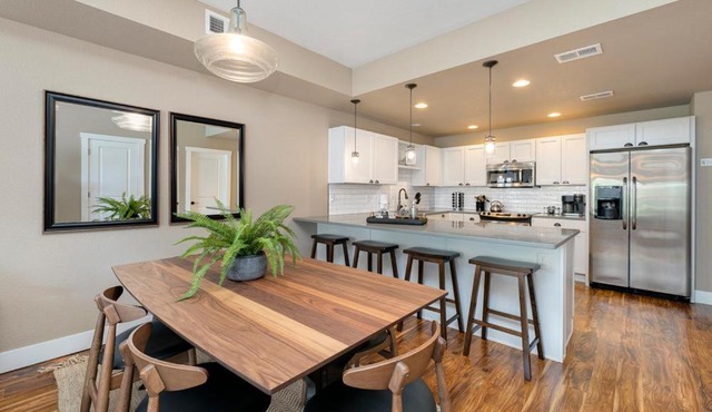 Amazing Urban Townhome near Breweries and River!