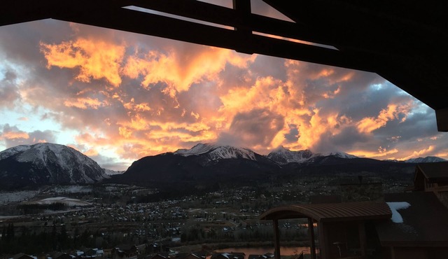 Amazing View Mountain Home - Private Neighborhood