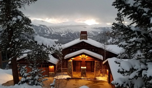 Amazing views from this Breckenridge Mountain Lodge. Hot Tub, Fire Pit & Shuttle
