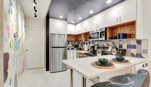 Amore: Renovated Professional Design & Near Beach