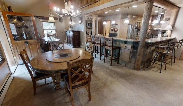 Antlers Riverside Lodge - Upper Valley - New Property - Pet Friendly - Jacuzzi -