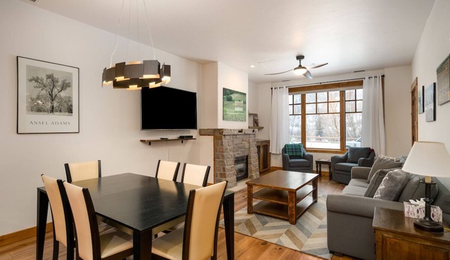 Aprés on Yampa, Pet Friendly, Downtown Property Along the Core Trail!