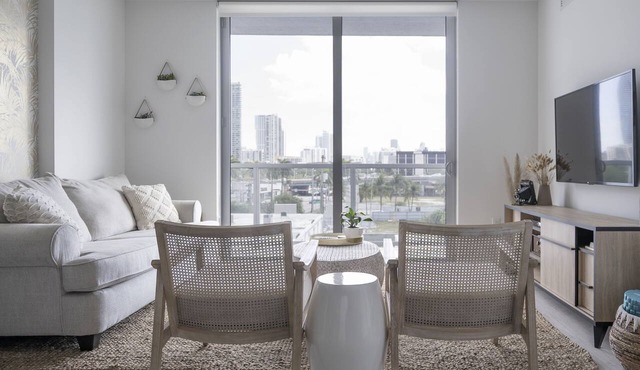 Artistic Design District Stay, Parking, Pool, Gym
