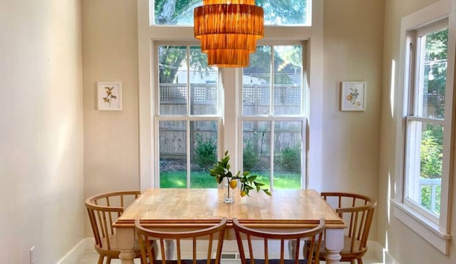 Backyard Oasis Walk to Sights Bright Historic & Spacious