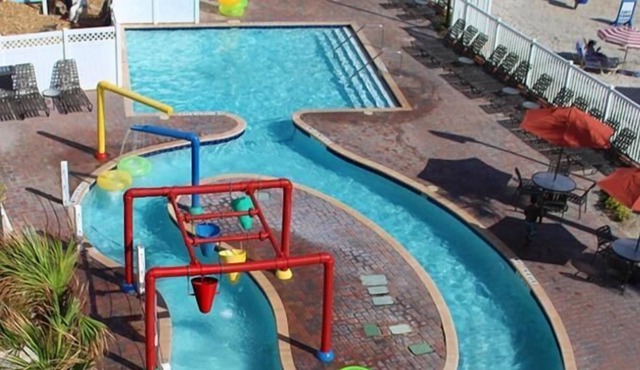 Beach Escape! 2 Great Units, Kitchen, Beachfront, Pool, Shop at Volusia Mall