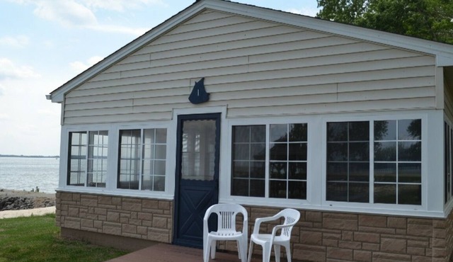 Beach Front 2BR Cottage #1 on Sandusky Bay — Steps from Private Beach