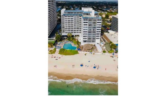 Beach Studio@Ft. Lauderdale Beach front Hotel Resort near Lauderdale by the Sea