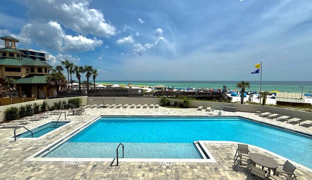 Beachfront Sandestin Condo | Pool, Hot Tub & Panoramic Gulf Views