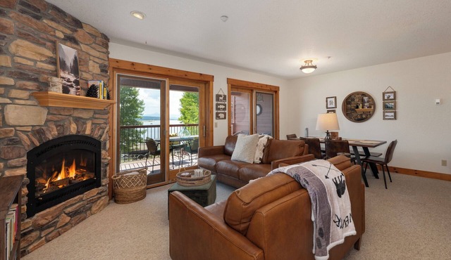 Beacon Landing Condo - on Lake Granby Luxurious Quality + Marina Right Outside