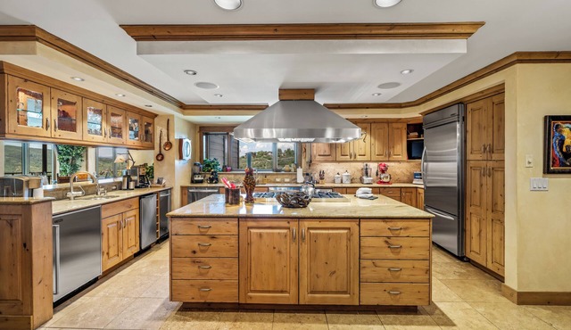 Bear Claw 306 Luxury Slope-side Condo With Ski-In/Ski-Out Access!