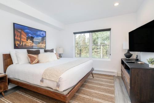 Bear Creek Lodge 207B by Alpine Lodging Telluride