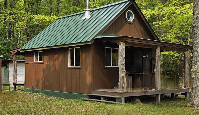 Bear Necessity Cabin Melstrand, MI