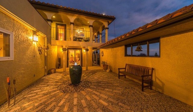 Beatiful Estate With Views Of The Vineyards