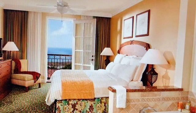 Beautiful 2 bedrooms Resort by the beach with Full kitchen, sleep 8, 1250 SQF.