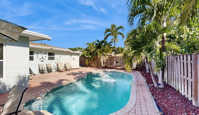 Beautiful & airy dog-friendly home near the beach with private pool, yard, grill
