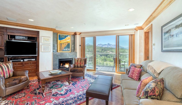 Beautiful and Elegant 2 Bedroom Penthouse