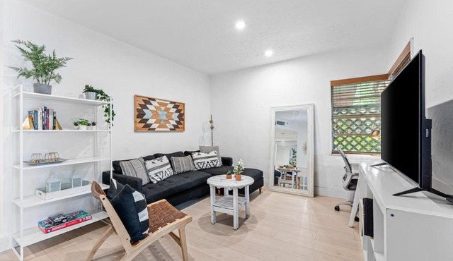 Beautiful Apt in Victoria Park (Las Olas Blvd)