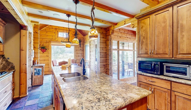 Beautiful Dog-Friendly Home w/Mountain Views, Private Hot Tub, Sauna
