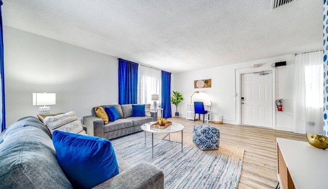 Beautiful Family Friendly Condo – Palm Wave Stays