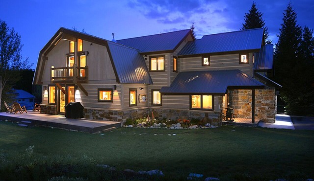 Beautiful home in Meridian Lake Park neighborhood just mins from the slopes