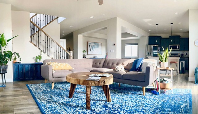 Beautiful home with Mountain View’s!