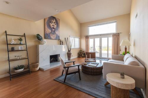 Beautiful Monterey Park Home With a View, Backyard and BBQ