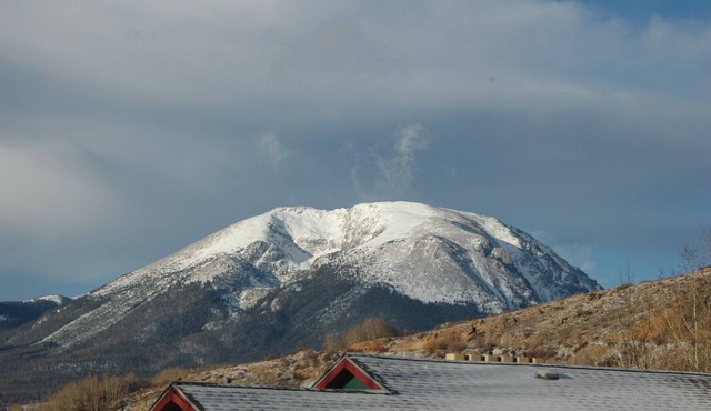Beautiful Mountain Condo - Great Views, Central to All Resorts