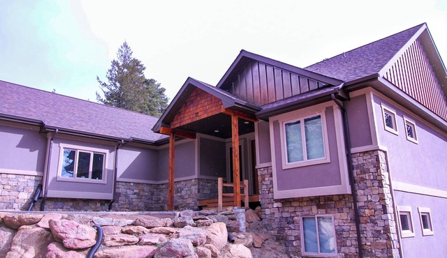 Beautiful New Home with Views of Castle Mountain - 3510