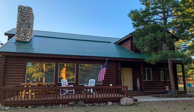 Beautiful OHV Friendly Lodge, Sun Room, Close Walk to River, Deck, Fire Pit
