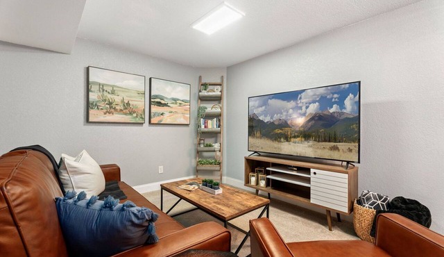 Beautiful Old Town Apartment with Hot Tub & Bikes