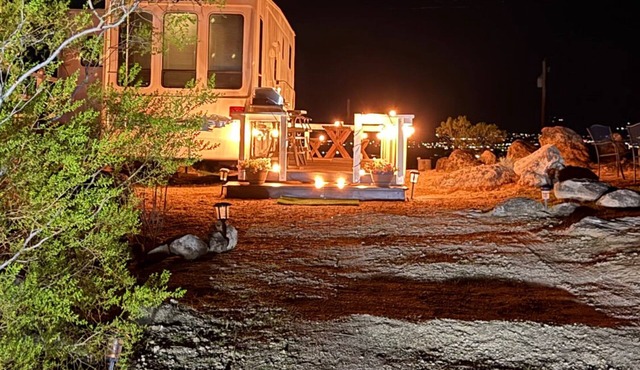 Beautiful trailer home on 20 acres. Panoramic desert views 18 min from Route 66